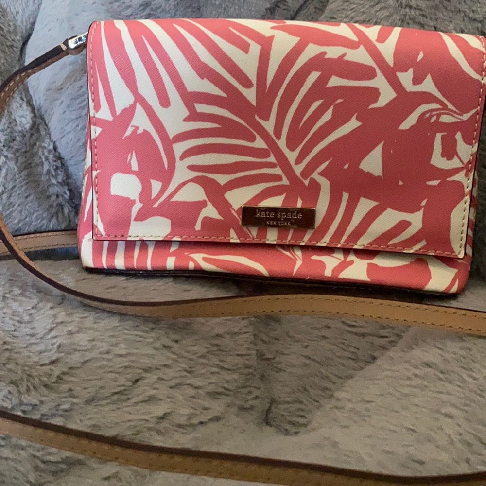 Pink & White Kate Spade Small Purse 💕